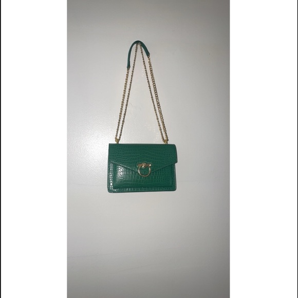JW PEl | The Envelope Chain Crossbody Bag | 
Green Croc style | Vegan Leather | - Picture 1 of 6